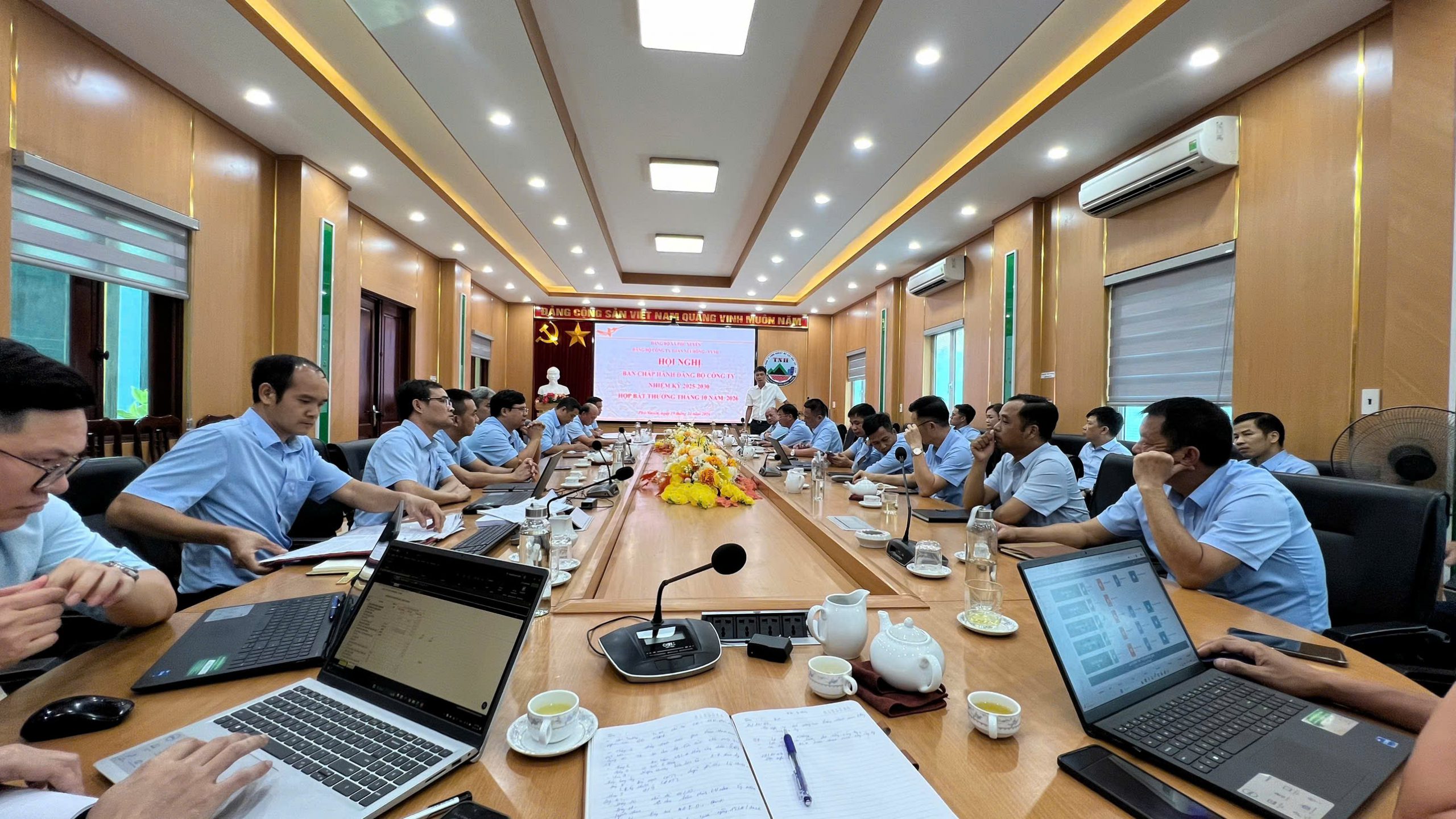 ĐẢNG BỘ CÔNG TY THAN NÚI HỒNG – VVMI TỔ CHỨC HỘI NGHỊ RÀ SOÁT, BỔ SUNG QUY HOẠCH CÁN BỘ NHIỆM KỲ 2025–2030